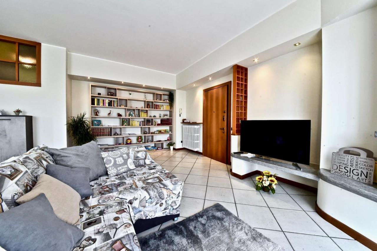 Modern Apartment Halfway Between Milan And Como Cogliate Екстер'єр фото
